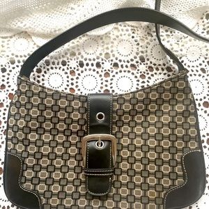 Nine West crossbody blk and gry. 12” W, 8” L snap close no dividers zip …